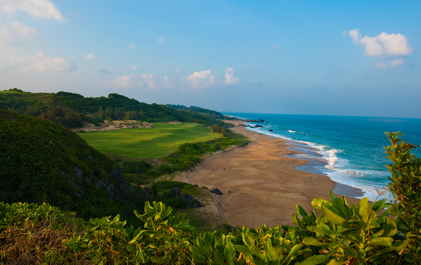 David-Zinkand_Golf-Course-Design_Shaqin-Bay_17th-Hole.jpg